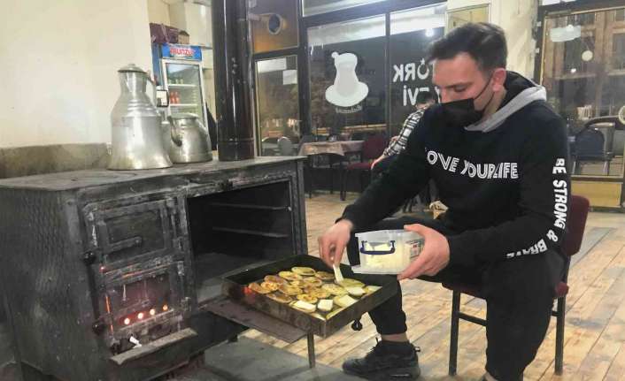 Soba kültürünün yok olmaya yüz tuttuğu Erzincan’da, çay ocaklarına kurulan