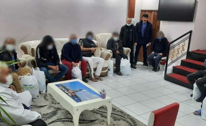 Erzincan’da sokakta yaşayan evsizler otellere yerleştirildi.