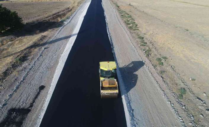 Erzincan şehir genelinde belirlenen ihtiyaçlara göre yol bakım onarım çalışmalarını