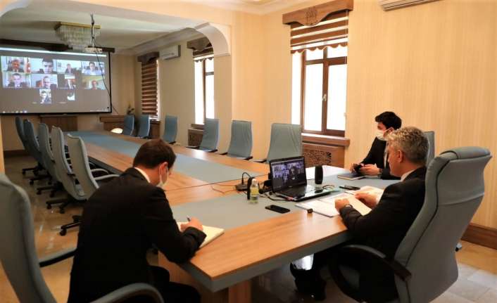 Erzincan’da, Vali Mehmet Makas başkanlığında ilçe kaymakamları ile korona virüs