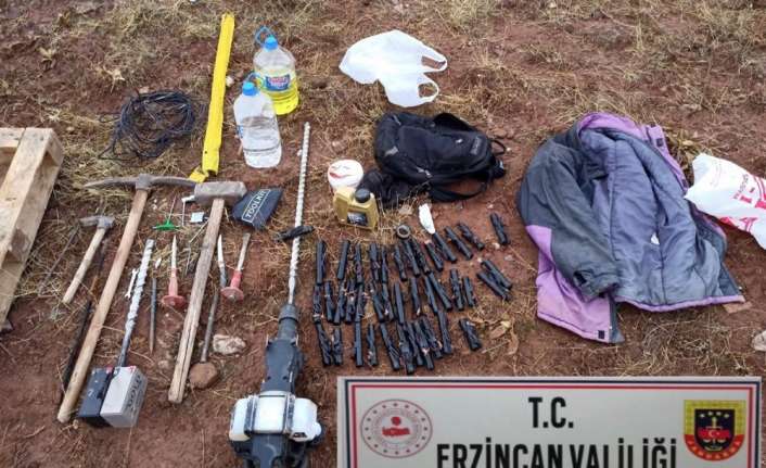 Erzincan’ın Kemah ilçesinde tarihi eser aramak için kaçak kazı yapan