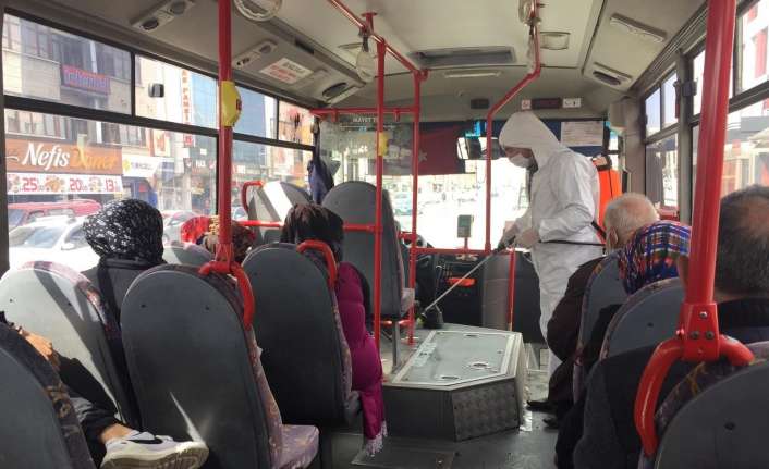 Erzincan’da korona virüsle mücadele kapsamında toplu taşıma araçları dezenfekte edildi.