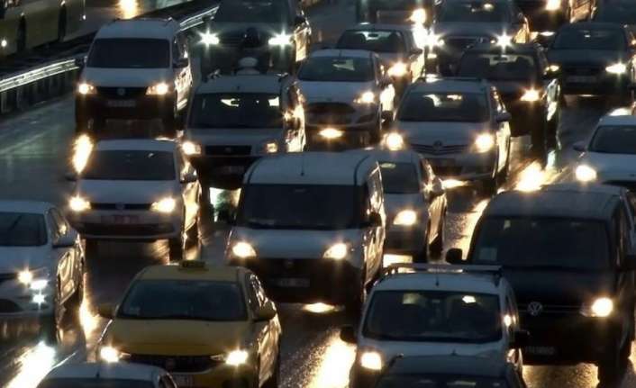 TÜİK, şubat ayı sonu itibarıyla Türkiye’deki trafiğe kayıtlı araç sayısını