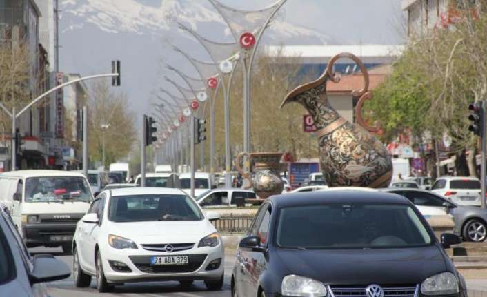 TÜİK, mayıs ayı sonu itibarıyla Türkiye’deki trafiğe kayıtlı araç sayısını
