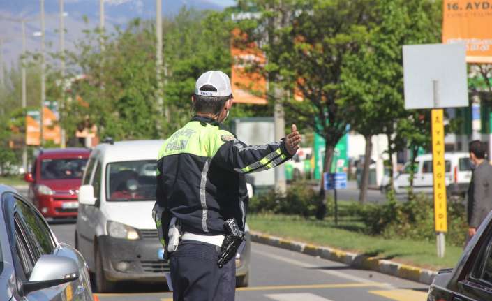 TÜİK, Nisan ayı sonu itibarıyla Türkiye’deki trafiğe kayıtlı araç sayısını