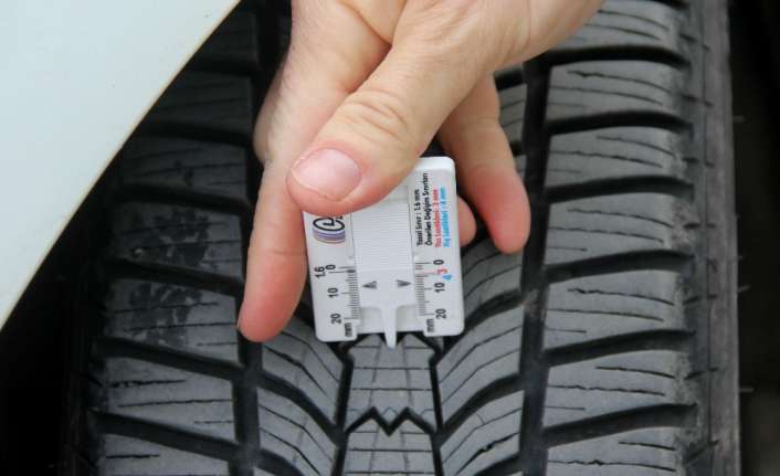 Zorunlu kış lastiği uygulamasının başlamasıyla birlikte Erzincan’da trafik ekipleri kış