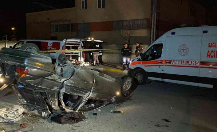 Erzincan’da ağaca çarparak takla atan otomobilde 1 kişi hayatını kaybederken