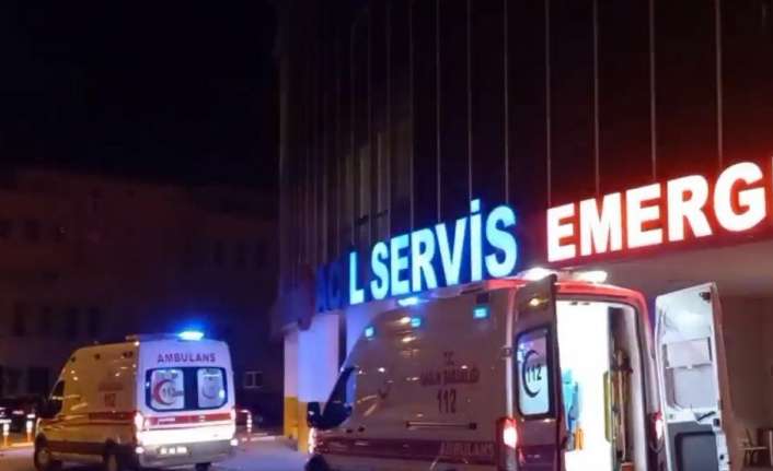 Erzincan’da otomobille çarpışan motosikletin sürücüsü kaldırıldığı hastanede hayatını kaybetti.