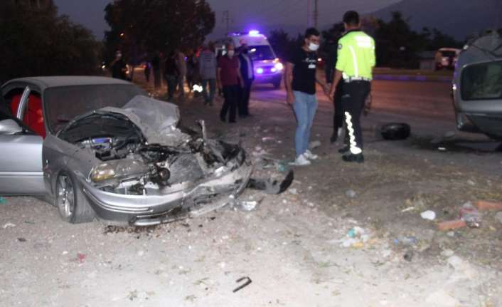 Erzincan iki otomobilin çarpışması sonucu meydana gelen trafik kazasında 1