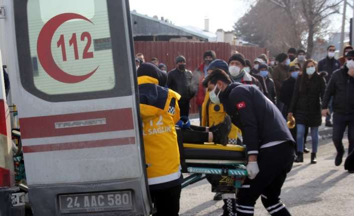 Erzincan’da otomobil ile motosikletin çarpışması sonucu meydana gelen trafik kazasında