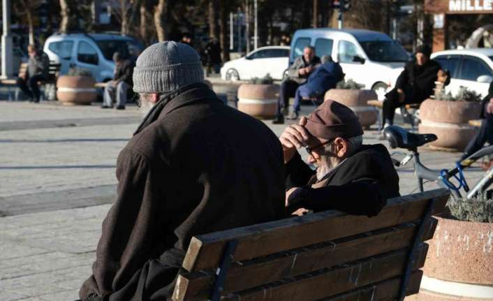 Türkiye’de yaşlı nüfus 8 milyon 451 bin 669 kişi olurken