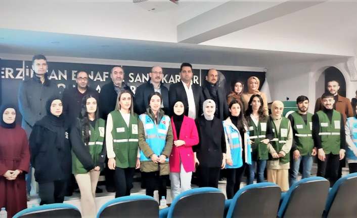 Erzincan’da Yeşilay tarafından hayata geçirilen "Yeşilay elçileri" projesinin kapanış toplantısı