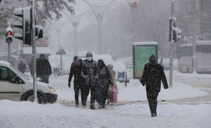 Erzincan’da yoğun kar yağış