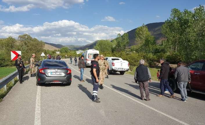 Erzincan’da askeri minibüsün geçişi sırasında meydana gelen ve 2 güvenlik