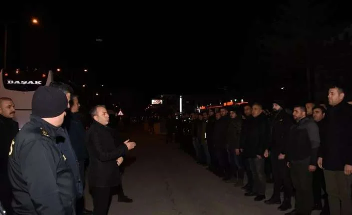 Türkiye’yi yasa boğan deprem afetinin ardından Erzincan’dan 100 polis deprem