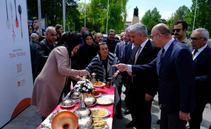 ERZİNCAN’IN ASIRLARDIR SOFRALARINDA YER ALAN KADİM MUTFAK LEZZETLERİ SERGİLENEREK VATANDAŞLARA