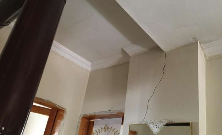 ERZİNCAN’IN TERCAN İLÇESİNDE MEYDANA GELEN DEPREMDE 23 EVDE HASAR OLUŞTU