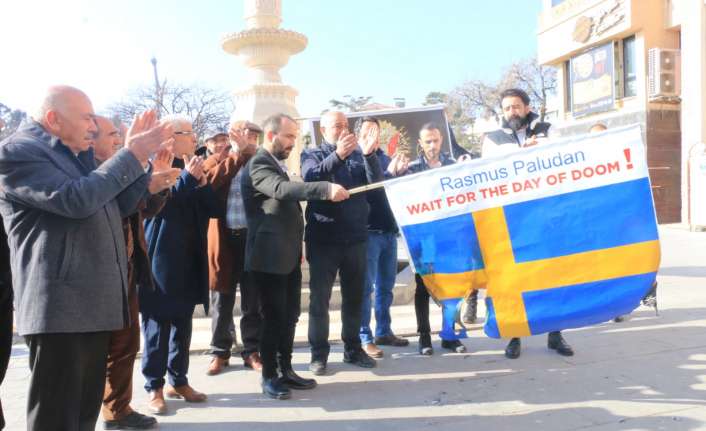 Erzincanlı Gençler İsveç Bayrağı Yaktı
