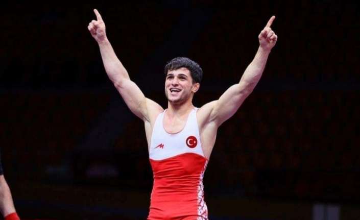Gençler ve U23 Türkiye Halter Şampiyonası’nda mücadele eden Erzincanlı sporcu