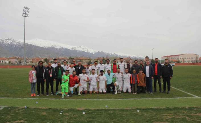 Erzincan’ı Bölgesel Amatör Liginde (BAL) Kavakyoluspor’u 3-1 yenen Ulalarspor temsil