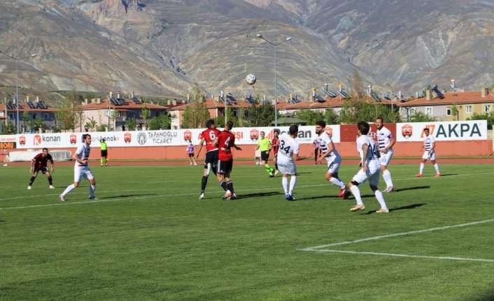 TFF 2. Lig Beyaz Grupta mücadele eden 24Erzincanspor Play-Off çeyrek