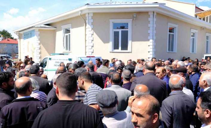 ERZİNCAN’DA YAŞADIĞI AİLESİNİN EVİNDE İPLE ASILMIŞ HALDE ÖLÜ BULUNAN KADIN