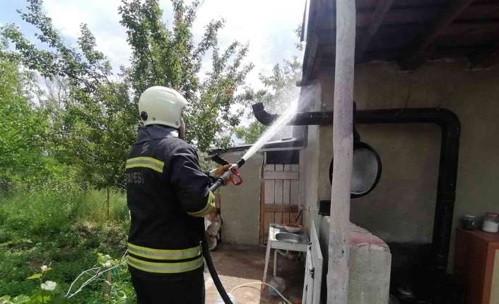 Erzincan’da bir evde çıkan yangın itfaiyenin müdahalesiyle fazla büyümeden kontrol