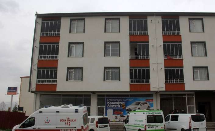 Erzincan’da Covid-19 test sonucu pozitif çıktığı için bir süredir evinde