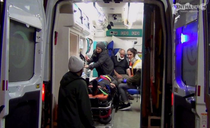 Sabah erken saatlerde başlayan kar yağışı sonrasında yollarda meydana gelen