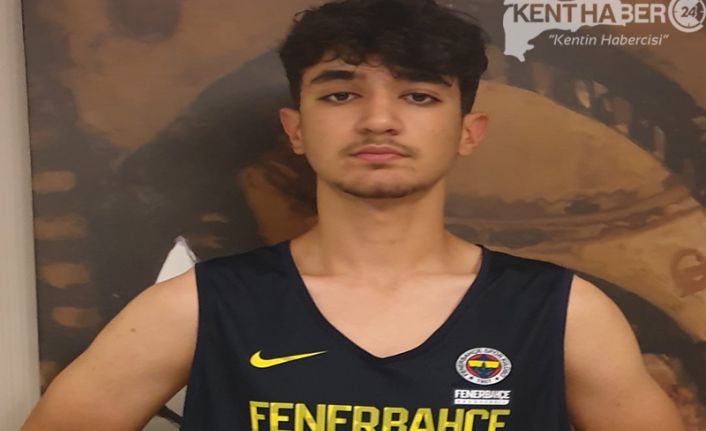Erzincan Gençlik Spor Kulübünde Basketbola başlayan Berke Topçu, gösterdiği yüksek