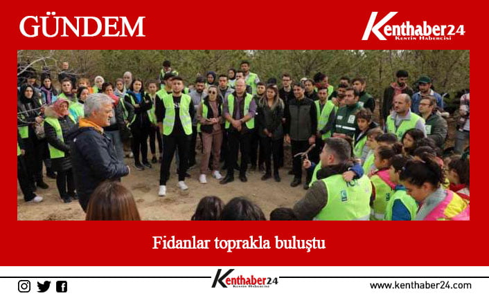 Erzincan’da Yeşilay’ın organize ettiği programla fidanlar toprakla buluşturuldu.