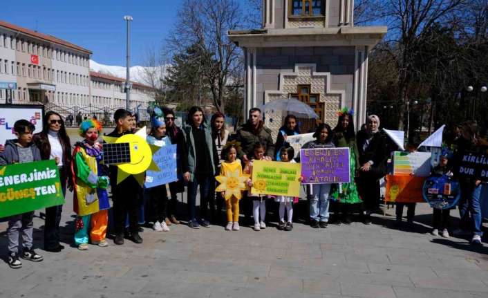 ERZİNCAN’DA ÖĞRENCİLER ROMANYA İLE İŞBİRLİĞİ İÇERİSİNDE ''GELECEĞE ENERJİN KALSIN” İSİMLİ