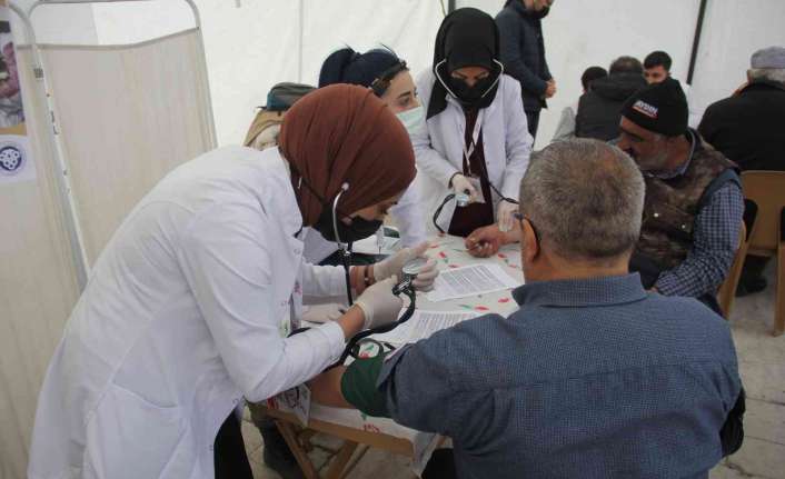 Erzincan’da üniversite öğrencilerinden oluşan Genç Yeryüzü Doktorları Kulübü "Sağlık Sokağı”