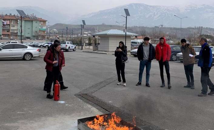 Erzincan’da AFAD personeli tarafından temel afet bilinci ve yangın eğitimleri