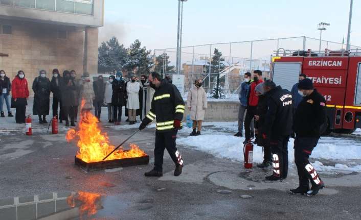Erzincan’da gençlere yangın eğitimi verildi.