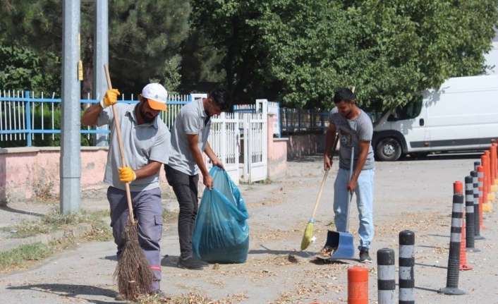 Erzincan Belediyesi şehir genelinde başlatmış olduğu genel temizlik çalışmalarına devam
