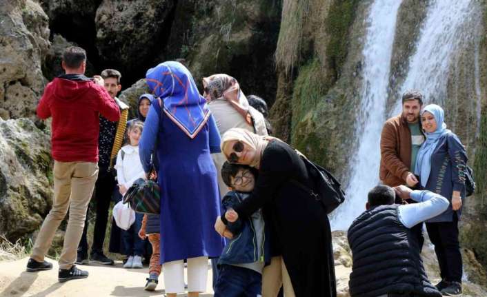 GİRLEVİK ŞELALESİ BAYRAMDA DA VATANDAŞLARIN UĞRAK YERİ OLDU