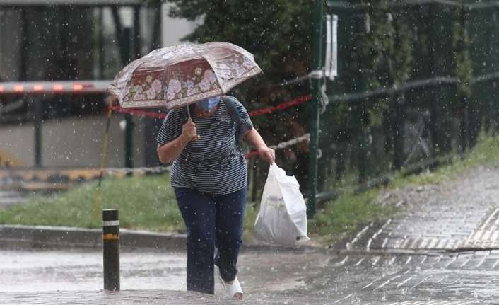Gök gürültülü sağanak bekleniyor Doğu Anadolu Bölgesinde gök gürültülü sağanak yağış bekleniyor.