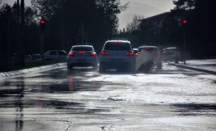 Doğu Anadolu Bölgesinde gök gürültülü sağanak yağmur etkili olacak.