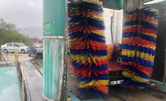 Meteoroloji Genel Müdürlüğünün Afrika kaynaklı ‘toz taşınımı’ uyarısının ardından Erzincan’da