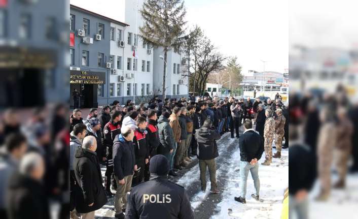 Afet bölgesindeki depremzedelere arama ve kurtarma çalışmalarına destek vermek için