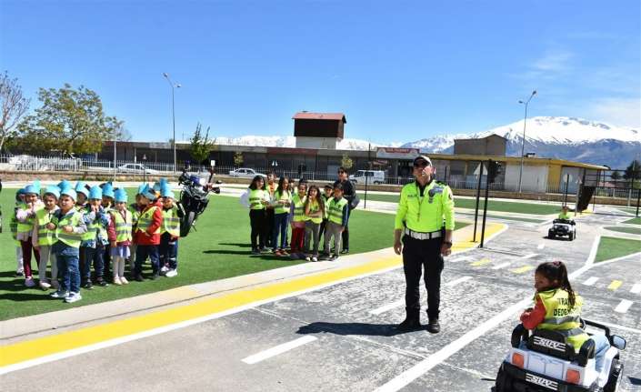 1-7 MAYIS TARİHLERİ ARASINDA KUTLANAN TRAFİK HAFTASI ETKİNLİKLERİ ÇERÇEVESİNDE ERZİNCAN
