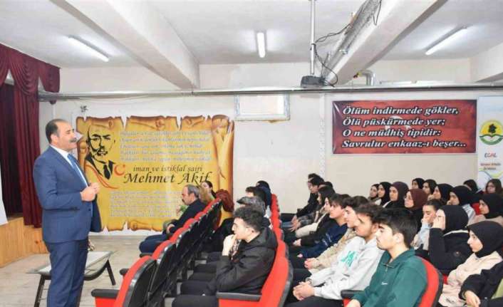 Erzincan İl Millî Eğitim Müdürü Aziz Gün, "Asrın felaketi" olarak