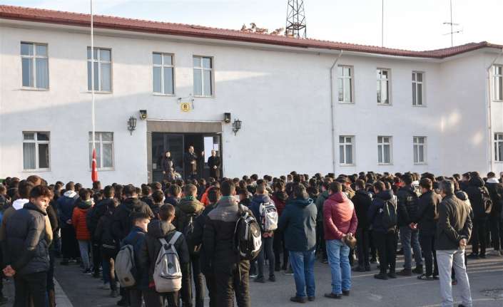 Erzincan İl Millî Eğitim Müdürü Aziz Gün, yeni haftanın ilk