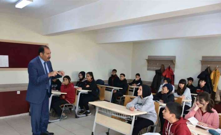 Erzincan İl Millî Eğitim Müdürü Aziz Gün, "Asrın felaketi" olarak