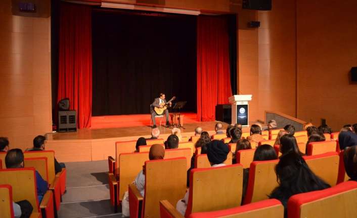 EBYÜ bahar şenlikleri dahilinde klasik gitar sanatçısı Behzat Cem Günenç