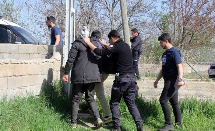 Erzincan’da kaçak göçmenler kaçtı