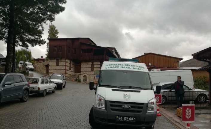 Erzincan’ın Kemaliye ilçesinde hayvanları otlatmaya giden vatandaşın arazide cesedi bulundu.