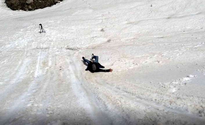 Aşırı sıcakların yaşandığı bugünlerde trekking yaparak Munzur Dağı’na çıkan doğaseverler,