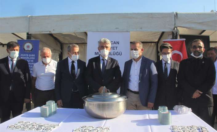 Erzincan’da İl Emniyet Müdürlüğü tarafından ‘Aşure Günü’ münasebetiyle vatandaşlara aşure